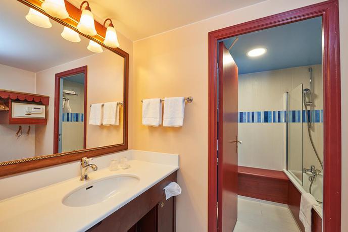 Imagen de la habitación del Hotel Disney Newport Bay Club. Foto 9