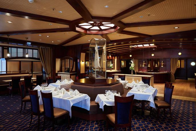Imagen del bar/restaurante del Hotel Disney Newport Bay Club. Foto 5