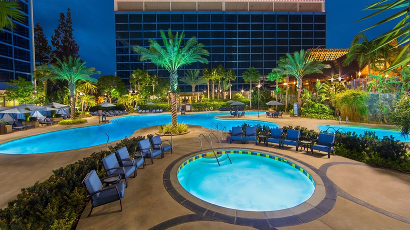 Imagen de los exteriores del Hotel Disneyland. Foto 14