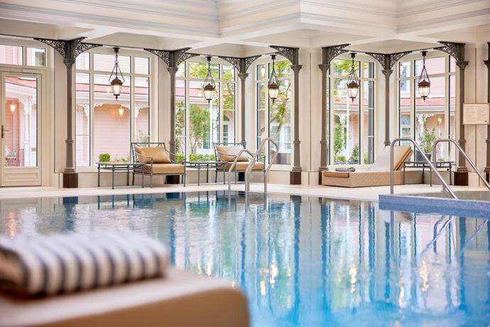 Imagen de la piscina del Hotel Disneyland®. Foto 12