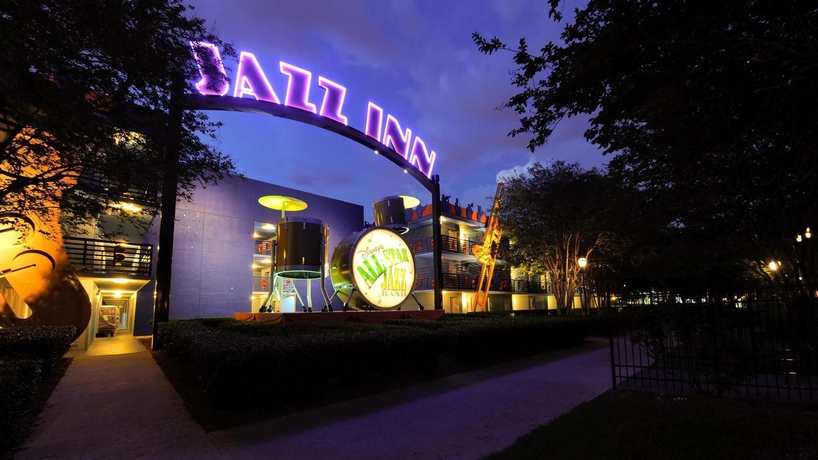 Imagen de los exteriores del Hotel Disney's All-star Music Resort. Foto 11