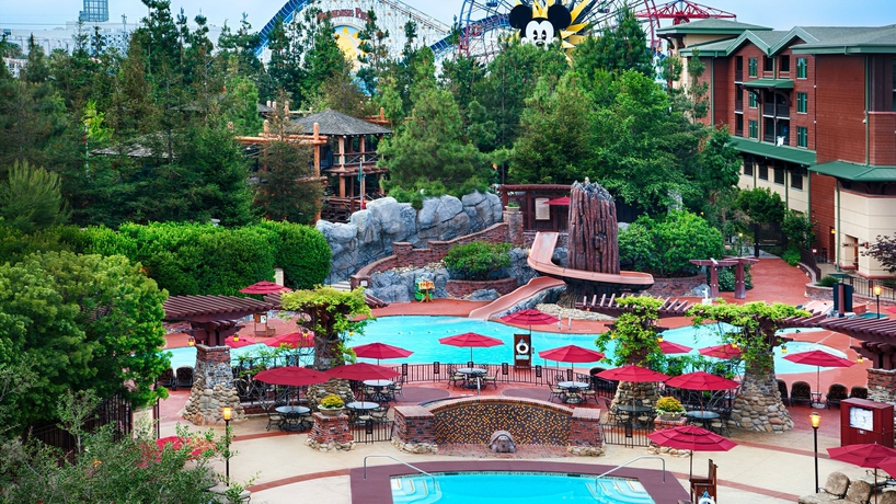 Imagen de la piscina del Hotel Disney's Grand Californian and Spa. Foto 12
