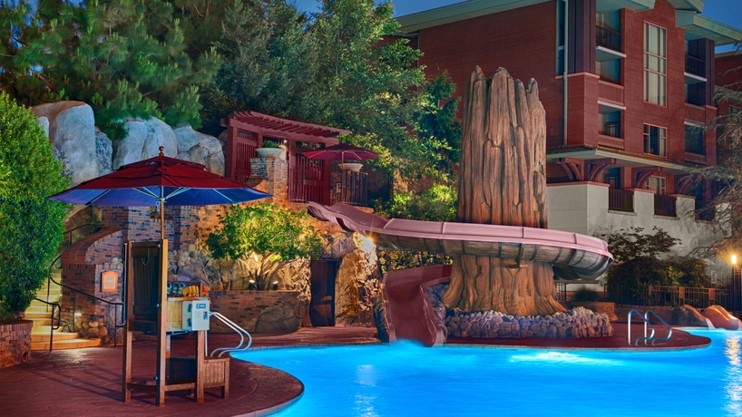 Imagen de la piscina del Hotel Disney's Grand Californian and Spa. Foto 13