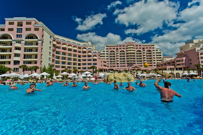 Imagen general del Hotel Dit Majestic Beach Resort. Foto 1