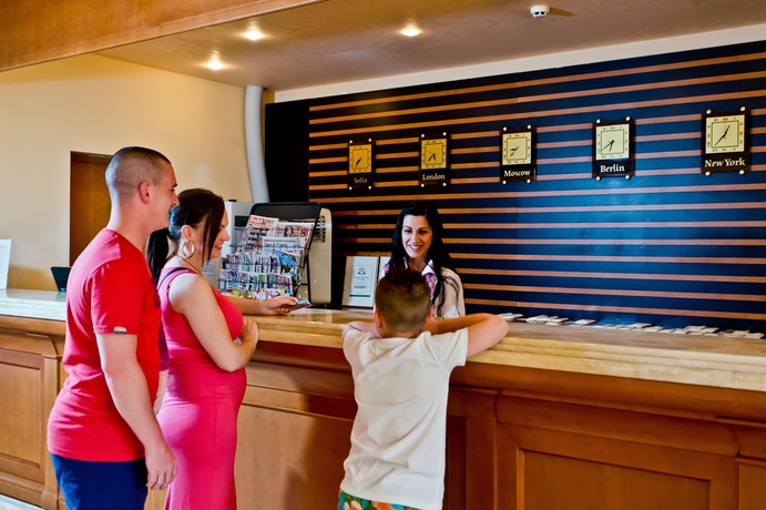 Imagen de los interiores del Hotel Dit Majestic Beach Resort. Foto 13