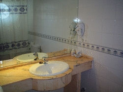 Imagen de la habitación del Hotel Diufain. Foto 17