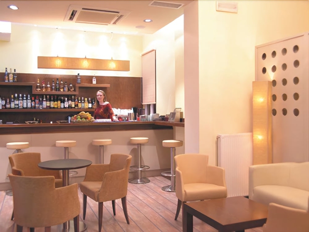 Imagen del bar/restaurante del Hotel Diva, Atenas. Foto 5