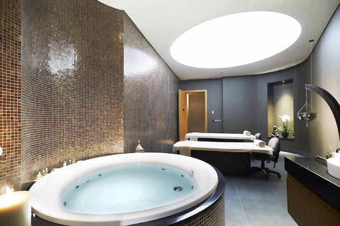 Imagen de la piscina del Hotel Divan Adana. Foto 20