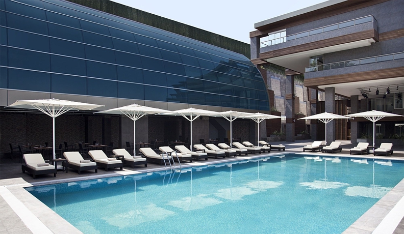 Imagen de la piscina del Hotel Divan Bursa. Foto 16