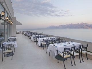 Imagen del bar/restaurante del Hotel Divan Hotel Antalya. Foto 6