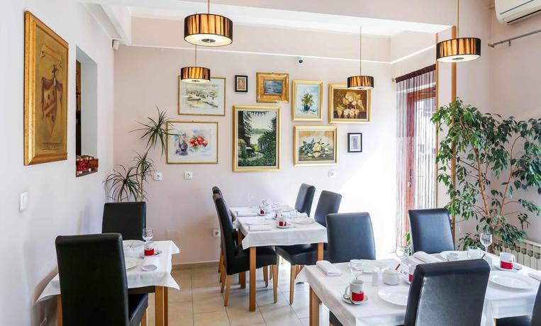 Imagen del bar/restaurante del Hotel Divan, Sarajevo. Foto 2