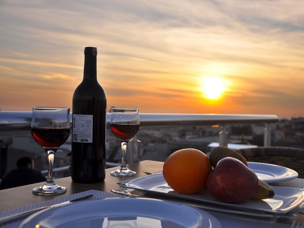 Imagen de los exteriores del Hotel Divani Ali. Foto 9