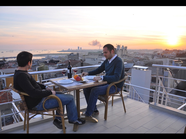 Imagen de los exteriores del Hotel Divani Ali. Foto 10