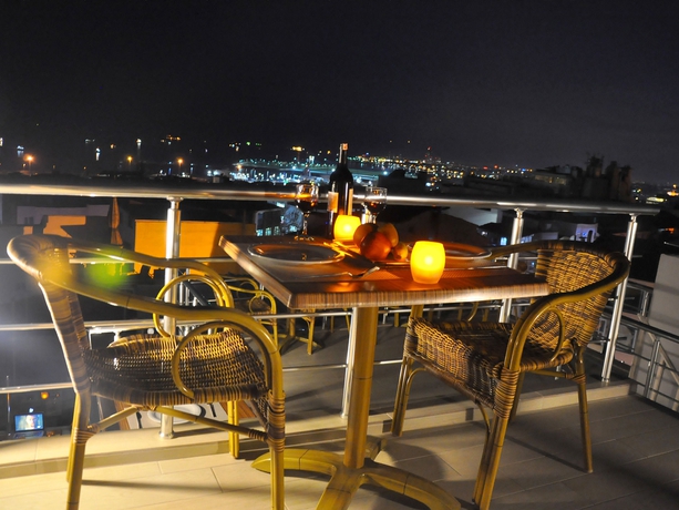 Imagen del bar/restaurante del Hotel Divani Ali. Foto 3