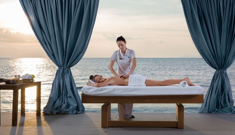 Imagen de la piscina del Hotel Divani Apollon Palace and Thalasso. Foto 11