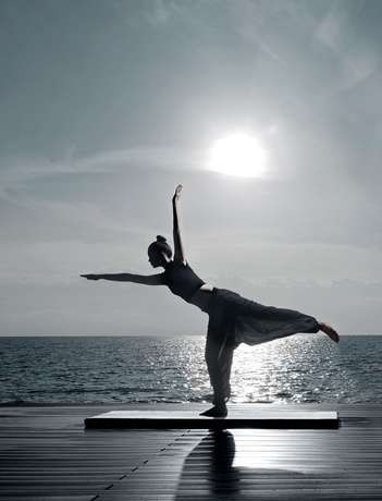 Imagen de la piscina del Hotel Divani Apollon Palace and Thalasso. Foto 12