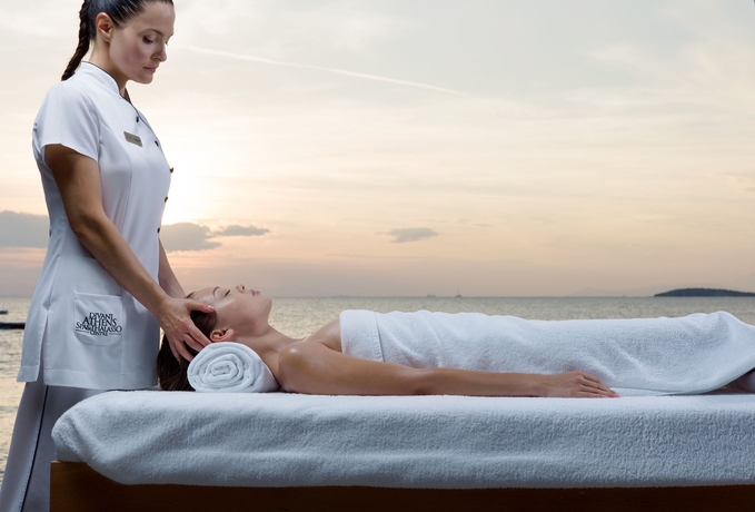 Imagen de la piscina del Hotel Divani Apollon Palace and Thalasso. Foto 13