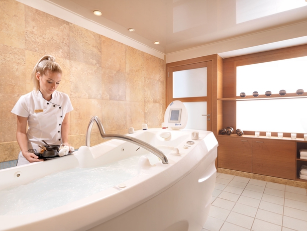 Imagen de la piscina del Hotel Divani Apollon Palace and Thalasso. Foto 16