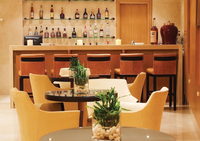 Imagen del bar/restaurante del Hotel Divani Palace Larissa. Foto 6