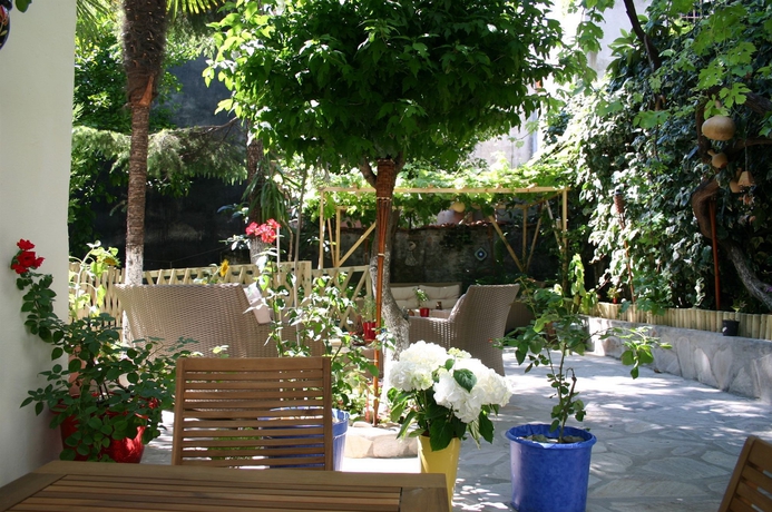 Imagen de los exteriores del Hotel Divas. Foto 13