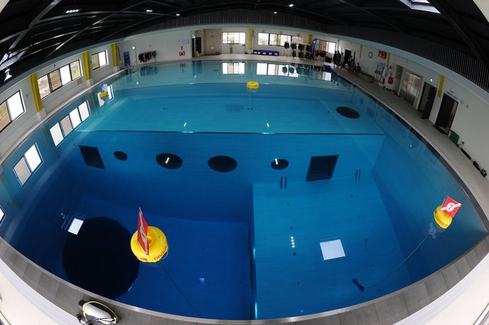 Imagen de la piscina del Hotel Divecube. Foto 17