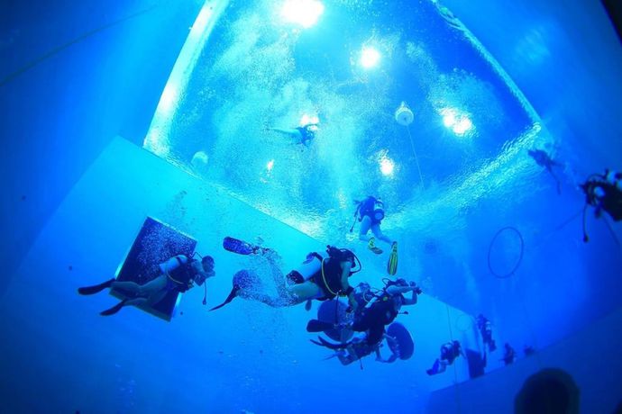 Imagen de la piscina del Hotel Divecube. Foto 20