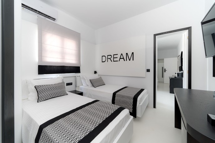 Imagen de la habitación del Hotel Divelia. Foto 15