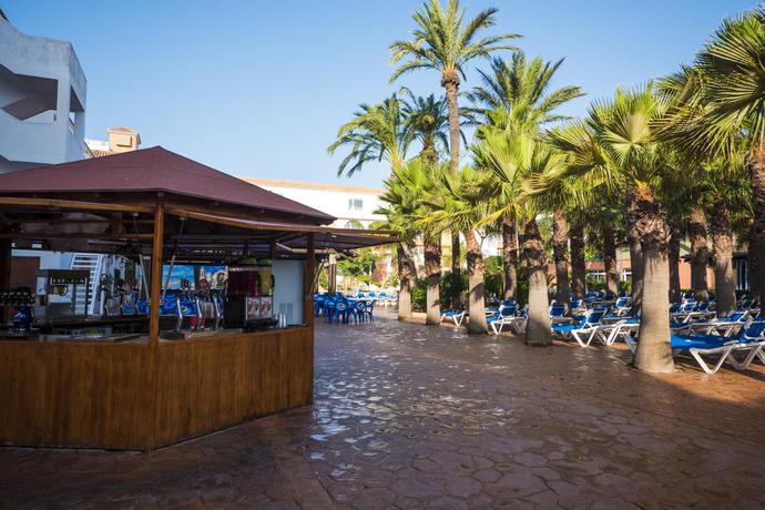 Imagen de los exteriores del Hotel Diver Roquetas by Senator. Foto 14