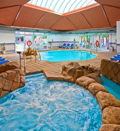 Imagen de la piscina del Hotel Diver Roquetas by Senator. Foto 17