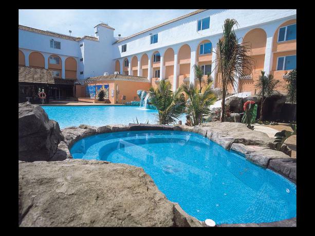 Imagen de la piscina del Hotel Diver Roquetas by Senator. Foto 18