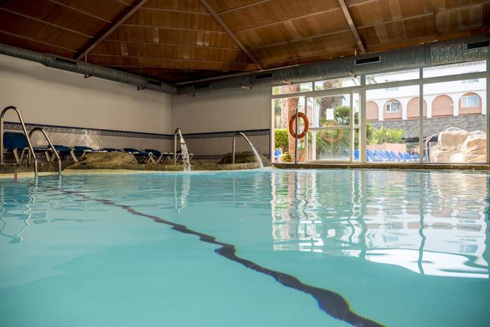 Imagen de la piscina del Hotel Diver Roquetas by Senator. Foto 19