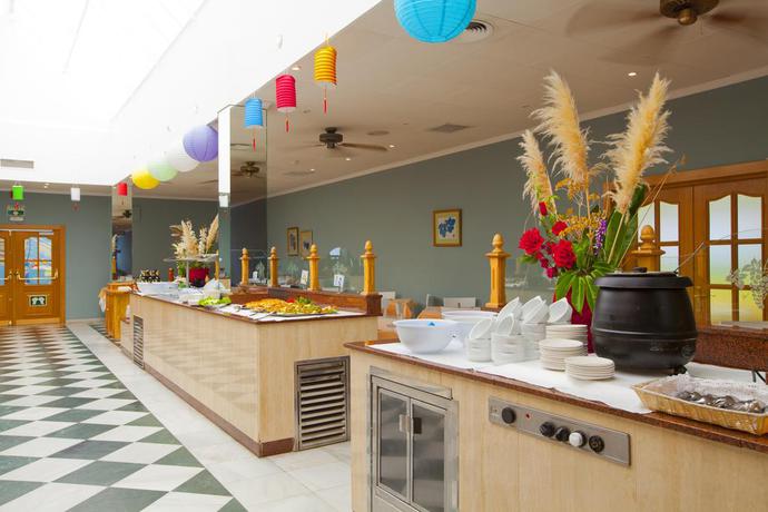 Imagen del bar/restaurante del Hotel Diverhotel Dino Marbella. Foto 6