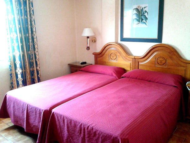 Imagen de la habitación del Hotel Diverhotel Dino Marbella. Foto 9