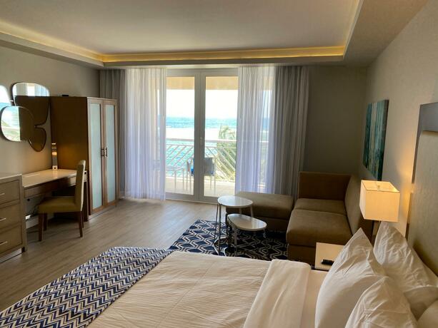 Imagen general del Hotel Divi Carina Bay Beach Resort & Casino Adult Only. Foto 21