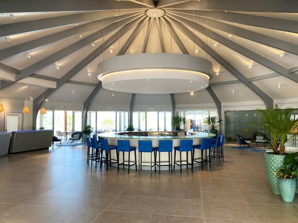 Imagen general del Hotel Divi Carina Bay Beach Resort & Casino Adult Only. Foto 42