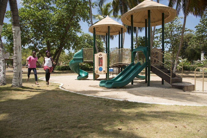 Imagen de los exteriores del Hotel Divi Southwinds Beach Resort. Foto 10