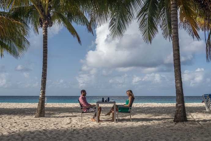 Imagen del bar/restaurante del Hotel Divi Southwinds Beach Resort. Foto 5