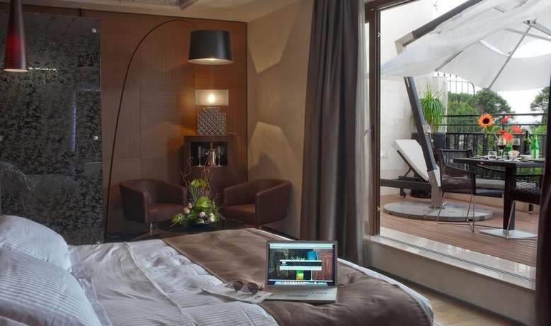 Imagen de la habitación del Hotel Divina Luxury. Foto 9