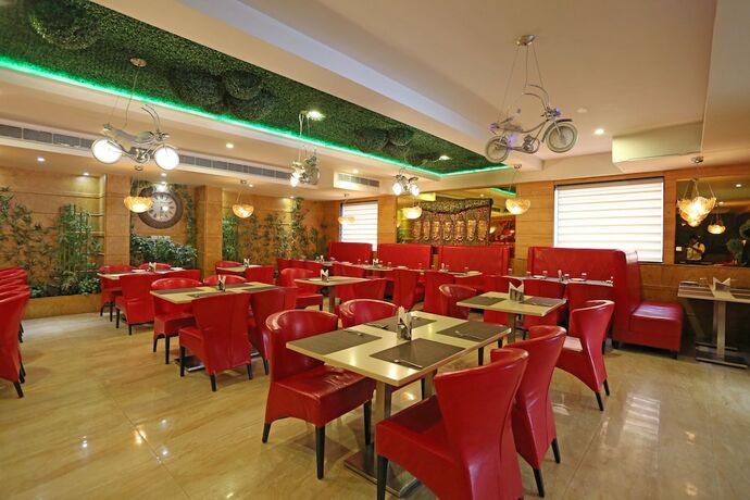 Imagen del bar/restaurante del Hotel Divinity By Audra Hotels. Foto 17
