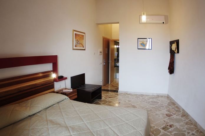 Imagen de la habitación del Hotel Divino. Foto 5