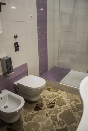 Imagen de la habitación del Hotel Divino. Foto 7