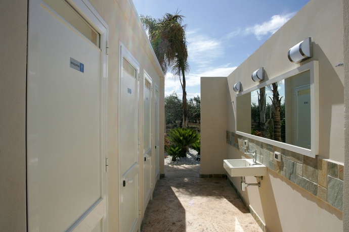 Imagen de la piscina del Hotel Divino. Foto 17