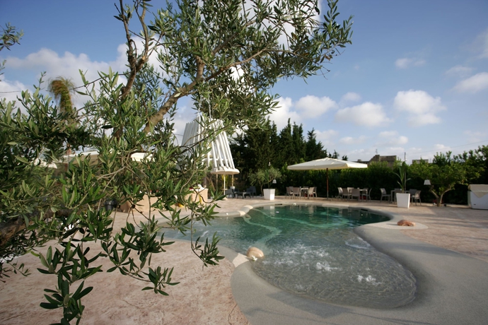 Imagen de la piscina del Hotel Divino. Foto 18