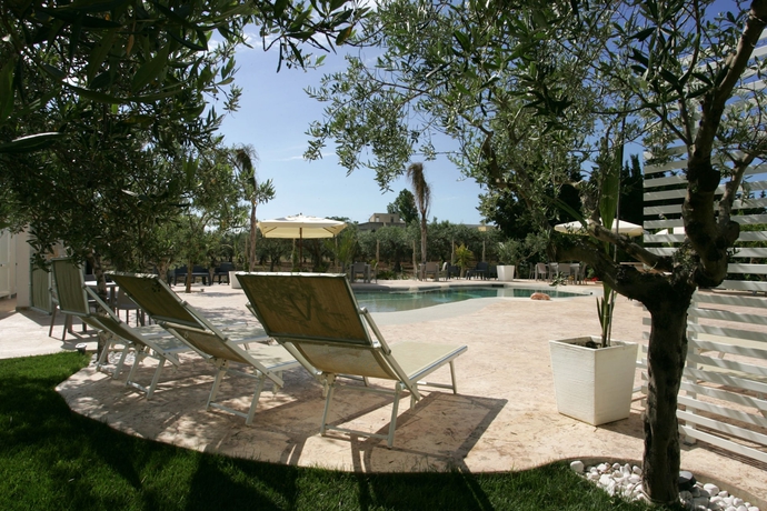 Imagen de la piscina del Hotel Divino. Foto 19