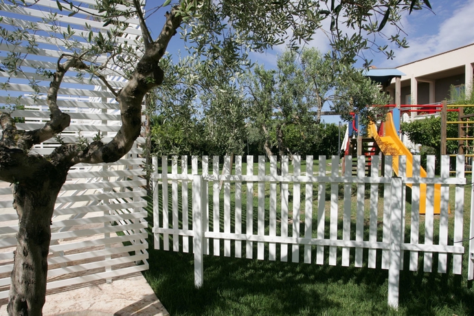 Imagen de los exteriores del Hotel Divino. Foto 13