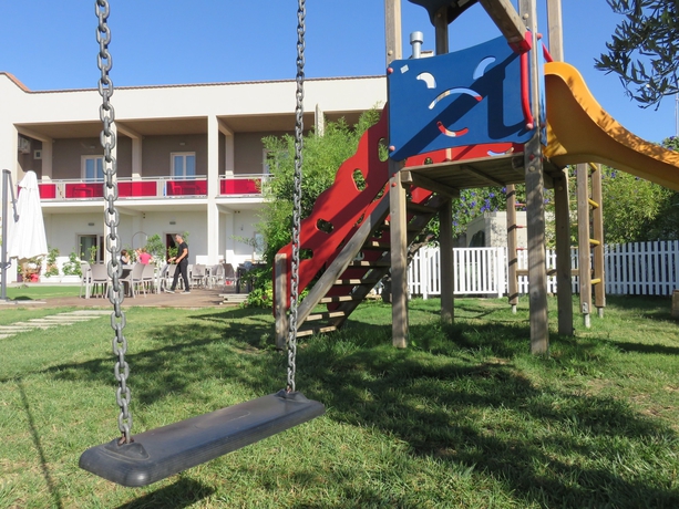 Imagen de los exteriores del Hotel Divino. Foto 14