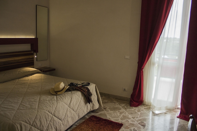 Imagen de la habitación del Hotel Divino. Foto 8