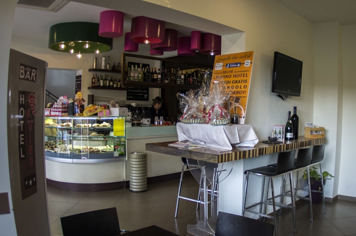 Imagen del bar/restaurante del Hotel Divino, Rilievo. Foto 3