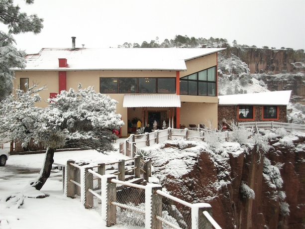 Imagen de los exteriores del Hotel Divisadero Barrancas. Foto 14