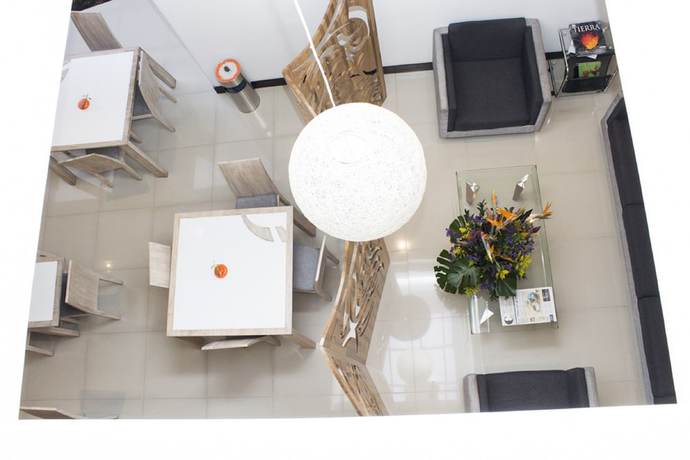 Imagen de los interiores del Hotel Dix. Foto 20